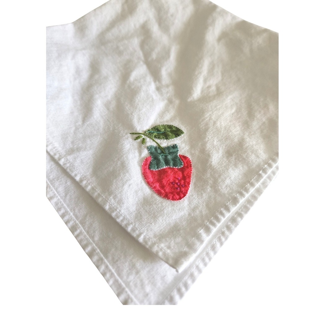 VINTAGE 16" Cloth Napkins White Strawberry Set of 4 Hand Stitched Embroidered